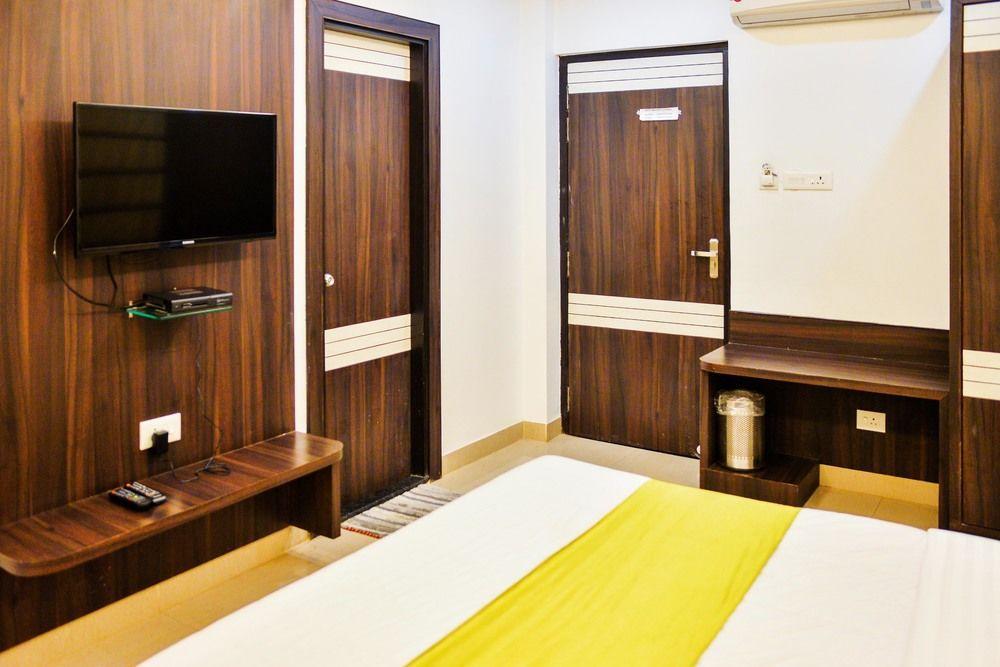 Hotel Janki International By Keymagics Варанаси Экстерьер фото