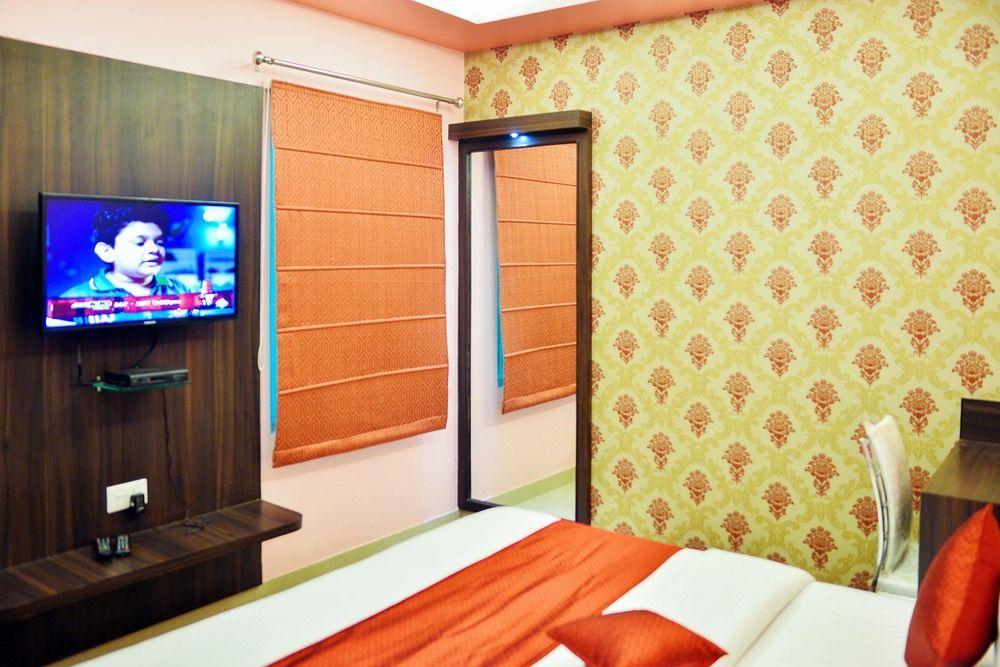 Hotel Janki International By Keymagics Варанаси Экстерьер фото