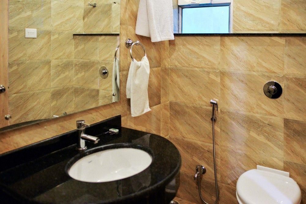 Hotel Janki International By Keymagics Варанаси Экстерьер фото