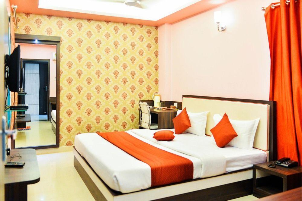 Hotel Janki International By Keymagics Варанаси Экстерьер фото