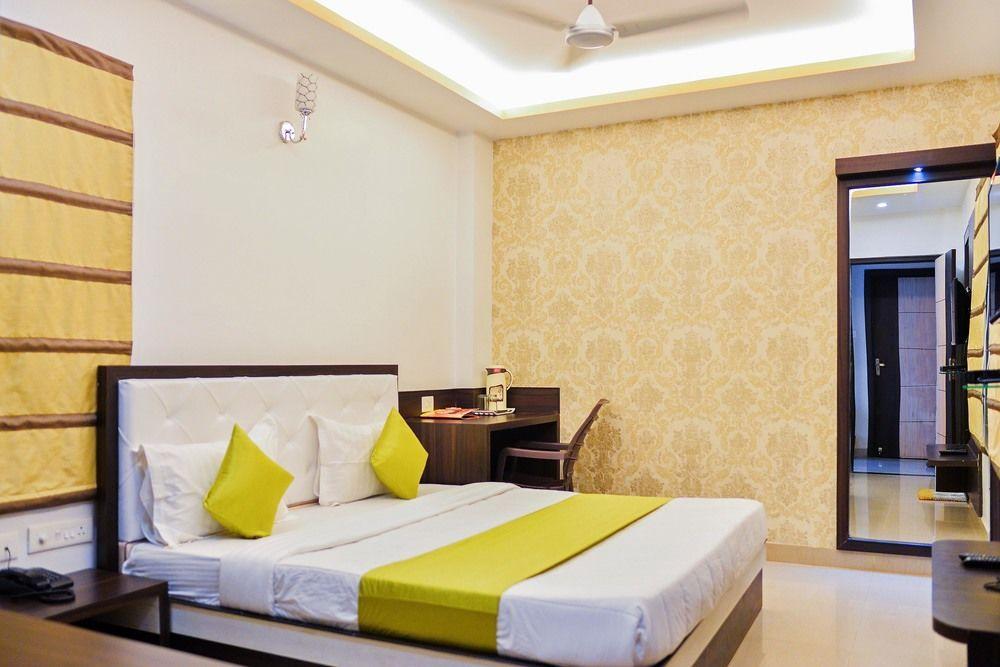Hotel Janki International By Keymagics Варанаси Экстерьер фото