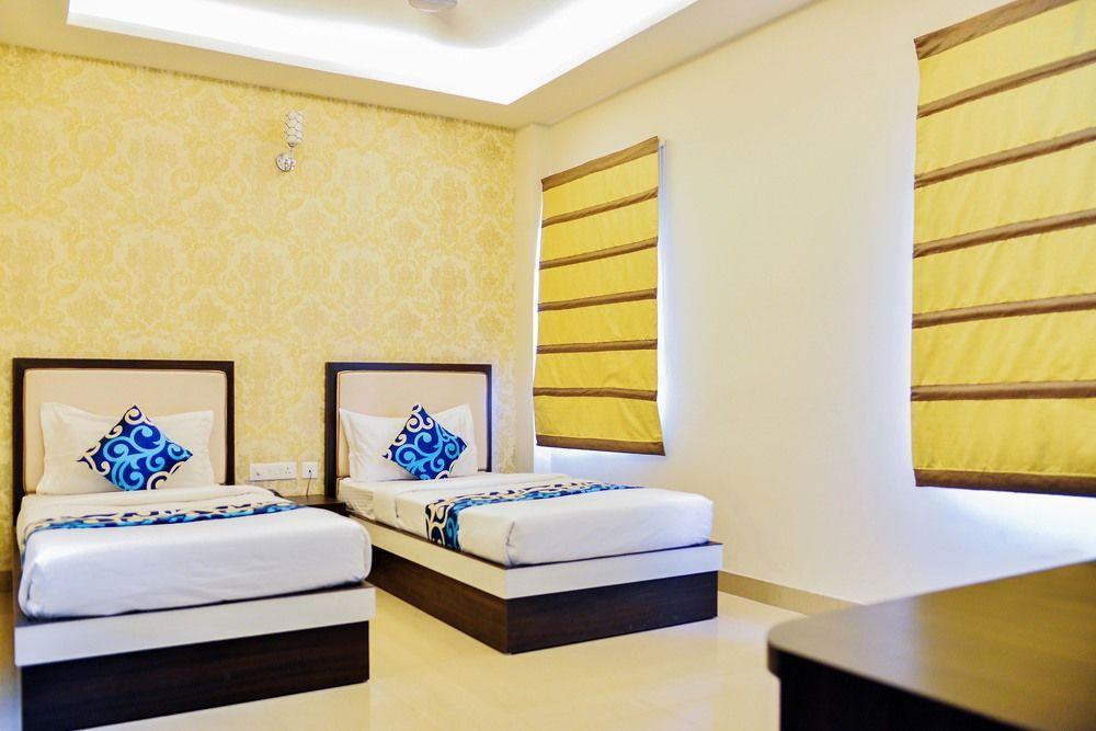 Hotel Janki International By Keymagics Варанаси Экстерьер фото