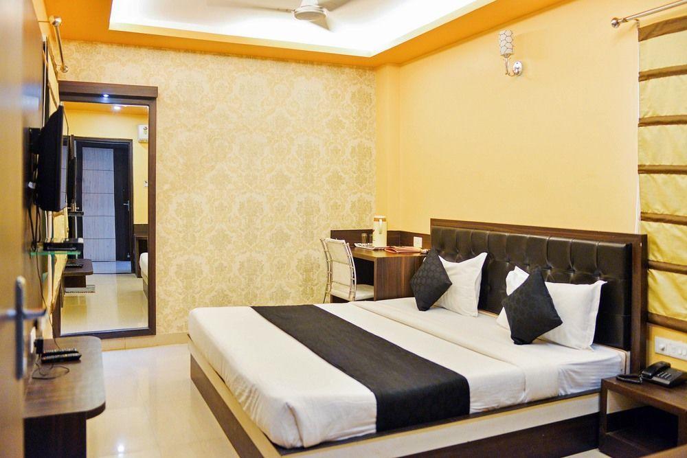 Hotel Janki International By Keymagics Варанаси Экстерьер фото