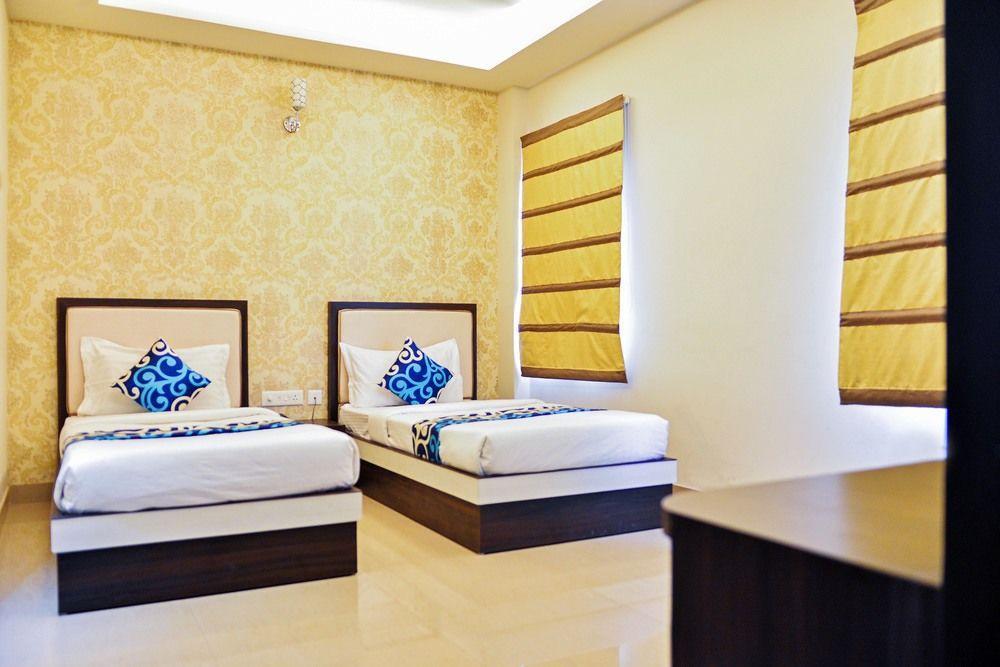 Hotel Janki International By Keymagics Варанаси Экстерьер фото