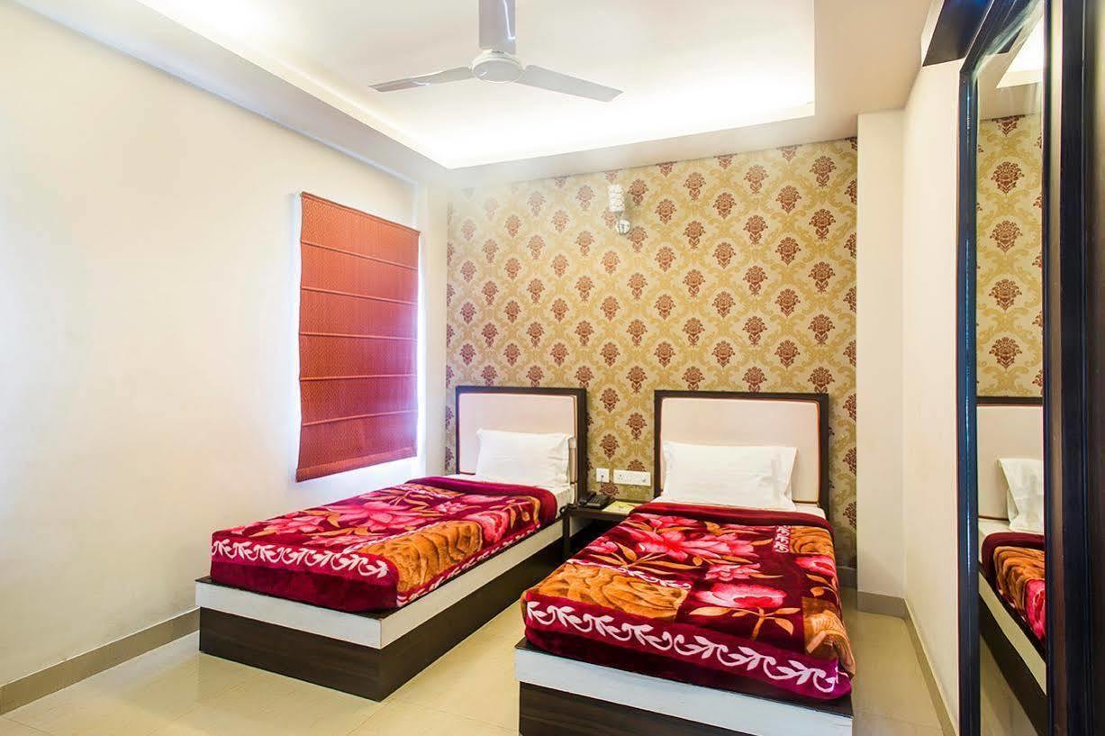 Hotel Janki International By Keymagics Варанаси Экстерьер фото