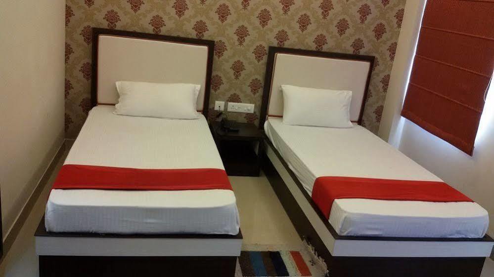 Hotel Janki International By Keymagics Варанаси Экстерьер фото