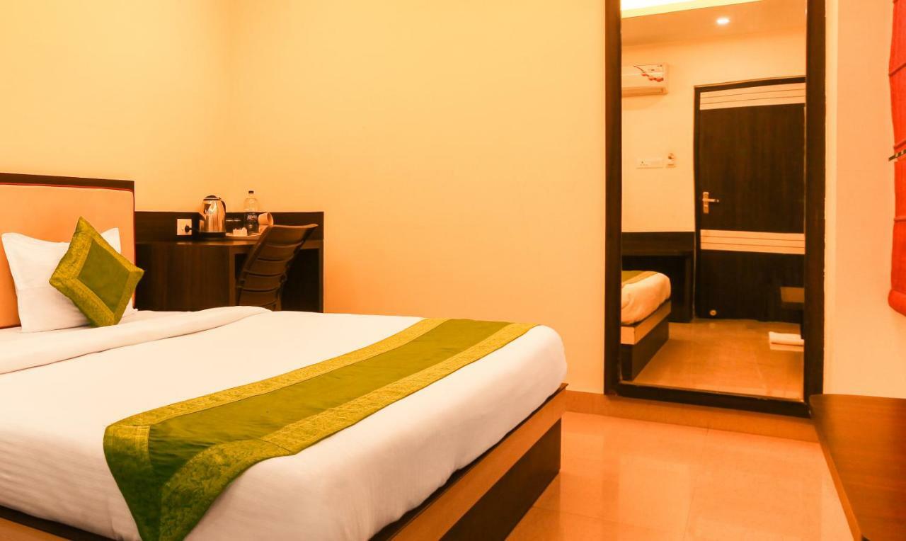 Hotel Janki International By Keymagics Варанаси Экстерьер фото