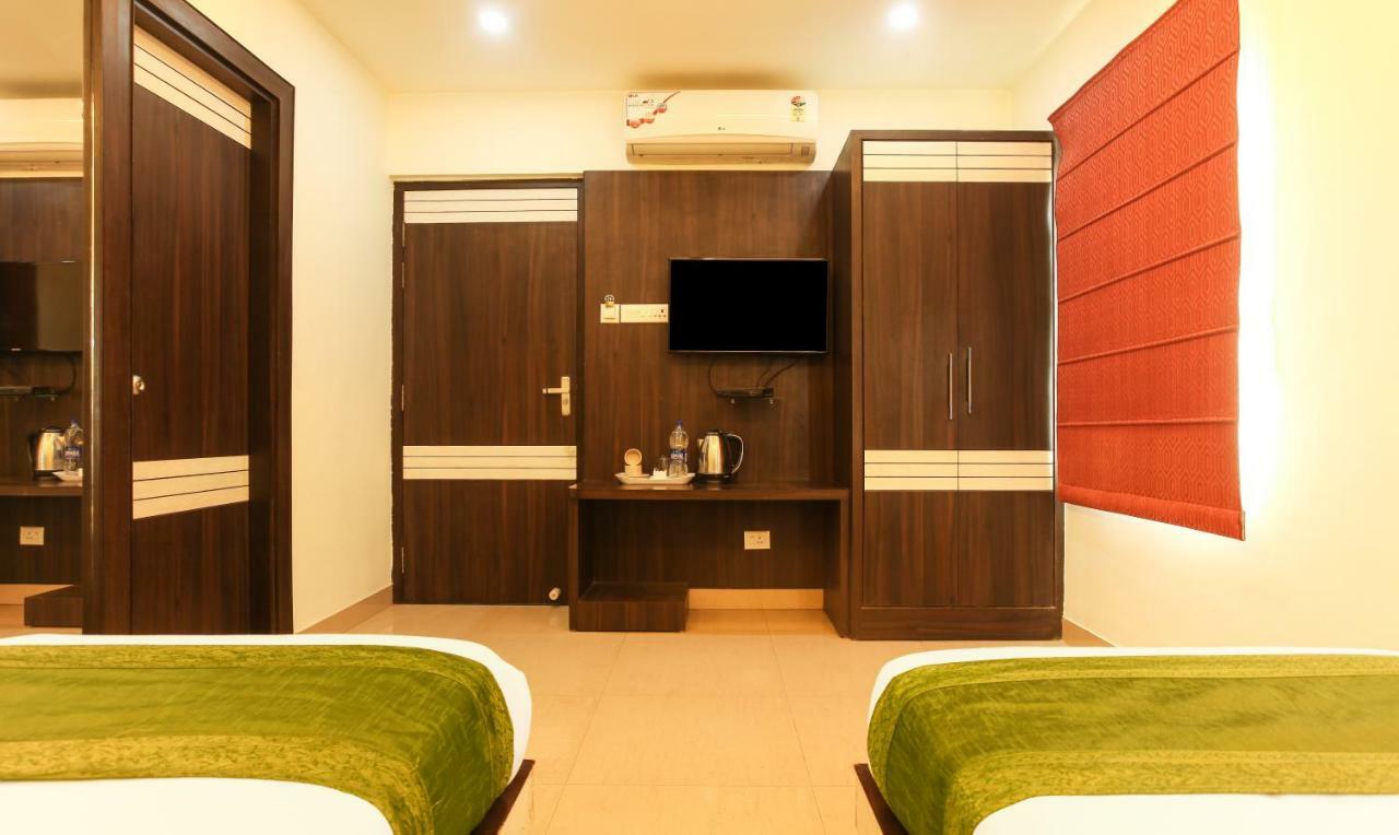 Hotel Janki International By Keymagics Варанаси Экстерьер фото