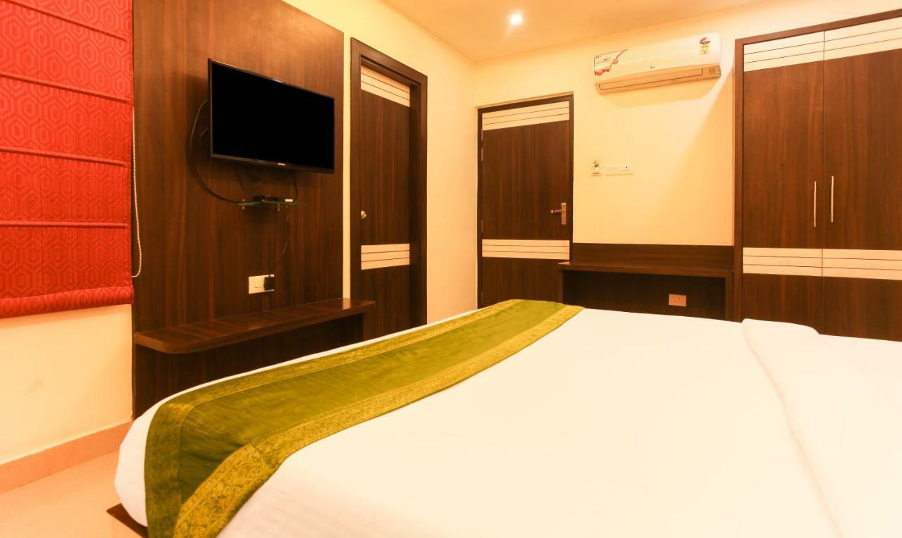 Hotel Janki International By Keymagics Варанаси Экстерьер фото